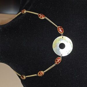 Shell, rust and gold accent necklace J44